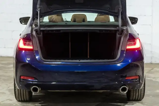 2023 BMW 3 Series 330i xDrive | Premium Amélioré | Cockpit in Cars & Trucks in City of Montréal - Image 8