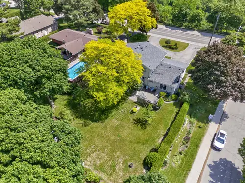 Perched along the prestigious Mountain Brow, this exceptional property offers breathtaking panoramic...