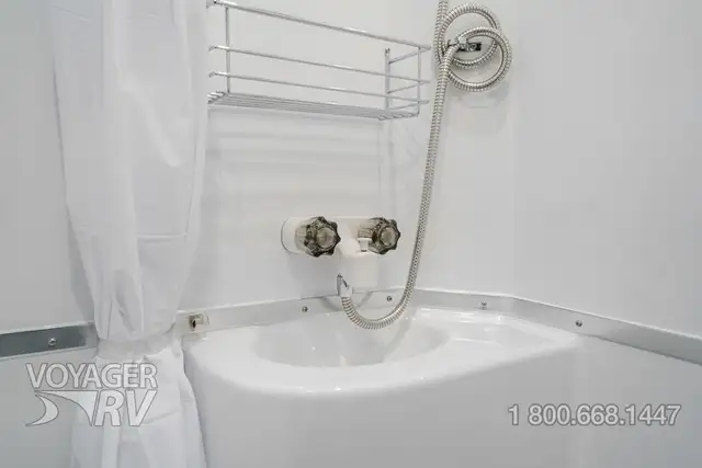 2027 Northern Lite 8.11 EX Dry Bath Limited Edition in Travel Trailers & Campers in Kelowna - Image 15