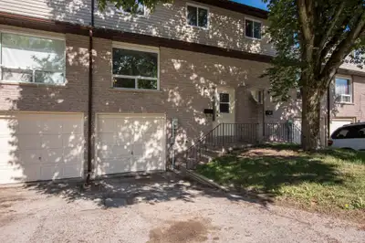 ORILLIA: Village Green Townhomes - Available June 15!