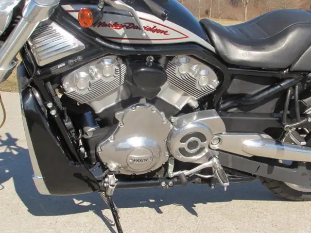 2006 Harley-Davidson VRSC R Street Rod in Street, Cruisers & Choppers in Leamington - Image 22