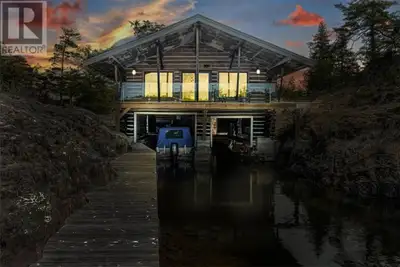 Discover the Charm of McGregor Bay, A Historic Oasis Awaits! Nestled in the heart of McGregor Bay on...