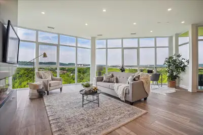 LUXURY CONDO FOR LEASE