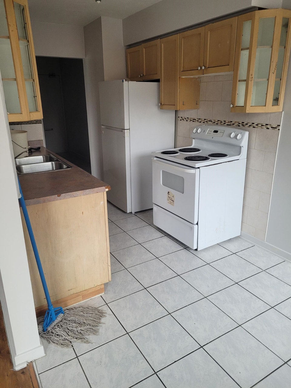 2-1 Bedroom units available at 93 Emerald S.$1,425.00 + Hydro 2
