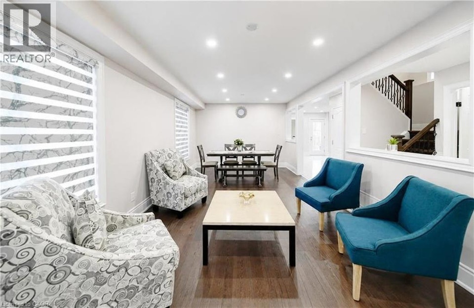 643 DOON SOUTH Drive Kitchener, Ontario 2
