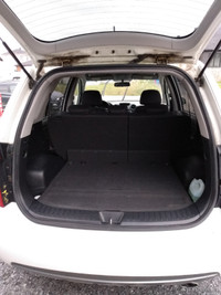 2011 KIA RONDO EX FULLY EQUIPPED. LOOKS LIKE A NEW AND IT'S RUN.