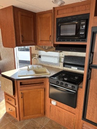 Used family bunk model trailer! The front bedroom features the highly sought after walk around bed a... (image 6)