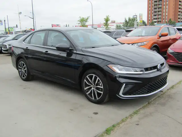 2026 Volkswagen Jetta Comfortline Leather Low KM | CarPlay || Ba in Cars & Trucks in Calgary - Image 5