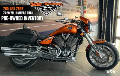 Includes: 10 Pullback Drag Style Bars, Forward Foot Controls, Soft Leather Hardshell Bags, and 250/4...