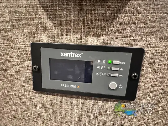 2022 Thor Motor Coach Challenger 35MQ only 6,310 Miles in RVs & Motorhomes in Moncton - Image 38