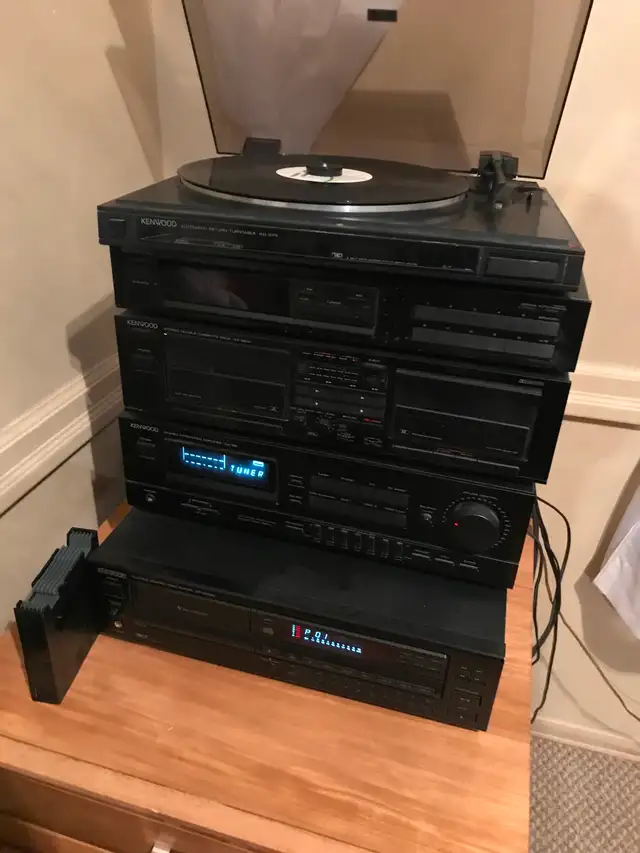 Stereo amplifier in Stereo Systems & Home Theatre in Markham / York Region - Image 3