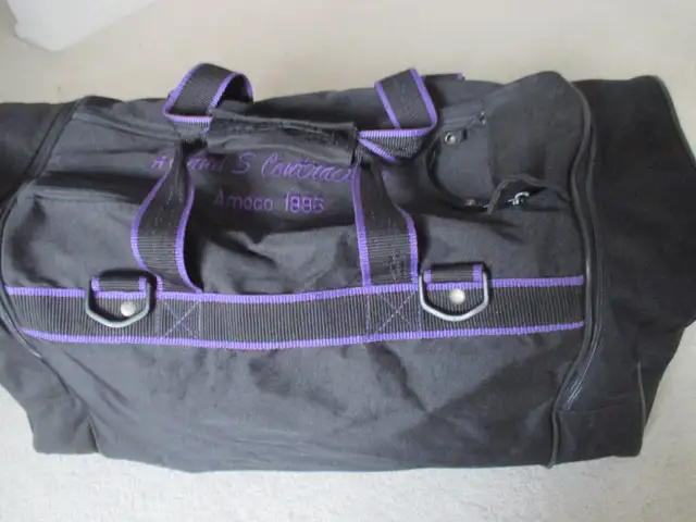 Duffel Bag in Other in Winnipeg - Image 3