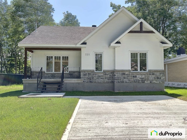 $640,000 - Bungalow for sale in Lavaltrie — photo 1