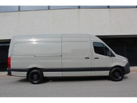 2020 MERCEDES SPRINTER 2500 - HIGH ROOF -- SHOWROOM CONDITION!!! 3.0L V6 DIESEL ENGINE !!! 3 SEATER... (image 9)