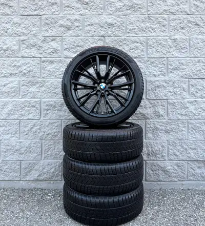 Pirelli Winter Sottozero3 Run Flat Snow Tires and original 18 inch BMW 2 / 3 / 4 Series "Style 796M"...