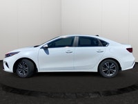 This Kia Forte has a strong Regular Unleaded I-4 2.0 L/122 engine powering this Variable transmissio... (image 1)