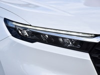NO HIDDEN FEES, CLEAN CARFAX, ONE OWNER, APPLE CAR PLAY, ANDROID AUTO, **ALL CREDITS WELCOME, GOOD C... (image 2)