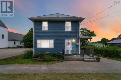 Welcome to this beautifully maintained 3-bedroom, 2-bath home that offers 3 seasons of beautiful wat...