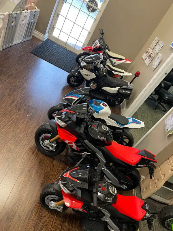 12V & 24V APRILIA RACE MOTORCYCLE BIKE FOR KIDS! RUBBER WHEELS in Toys & Games in Mississauga / Peel Region - Image 4