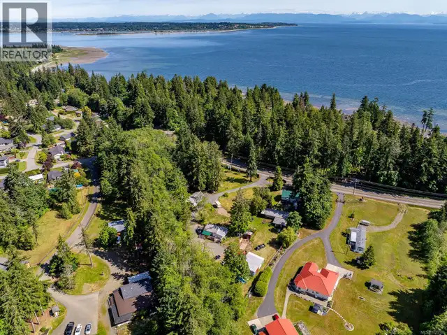 4399 Island Hwy S Courtenay, British Columbia in Houses for Sale in Comox / Courtenay / Cumberland - Image 9