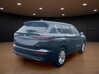 Price includes $1,000 finance credit. Price does not include fees or taxes. The 2025 Mitsubishi Outl... (image 3)