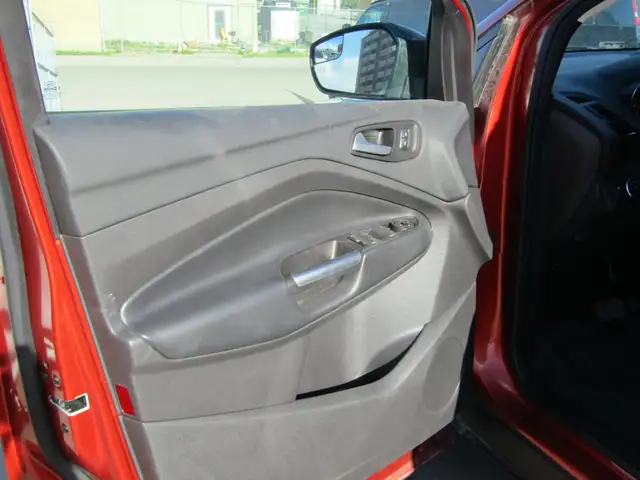 2019 Ford Escape SE 4WD Sport Appearance / Carplay / Navi / B.Ca in Cars & Trucks in Calgary - Image 14