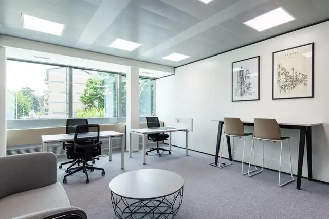 Office space for rent for 4 persons in Laval Quebec in Commercial & Office Space for Rent in Laval / North Shore - Image 11