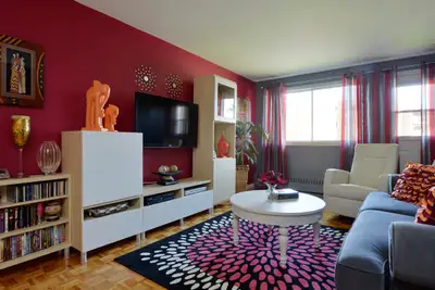 ALL UTILITIES INCLUDED!!!! Don't miss out, it won't last long... Located in the epicenter of the Eas...