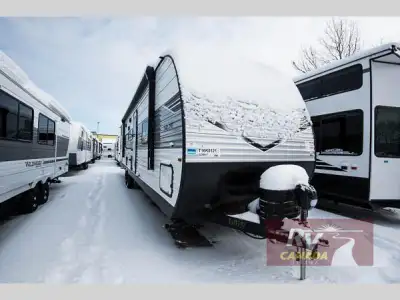 Please Call Us At 613.851.7326 with any questions? Jayco Jay Flight SLX travel trailer 325BHT highli...