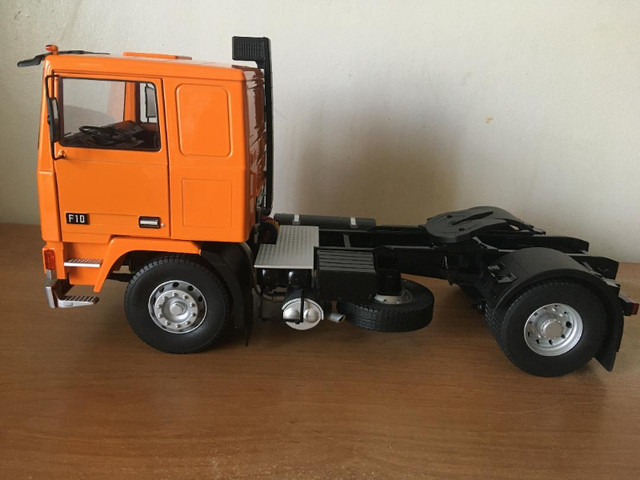 1977 VOLVO F10 semi trailer tractor diecast truck scale 1:18 in Toys & Games in Red Deer - Image 3