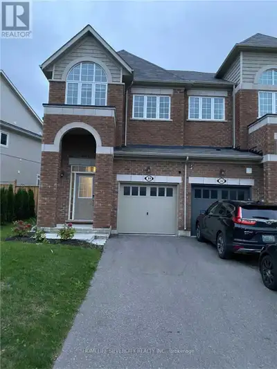 s: This Stunning Two Storey Home Is On A Corner Lot . With The Open Concept , Kitchen And Living Spa...