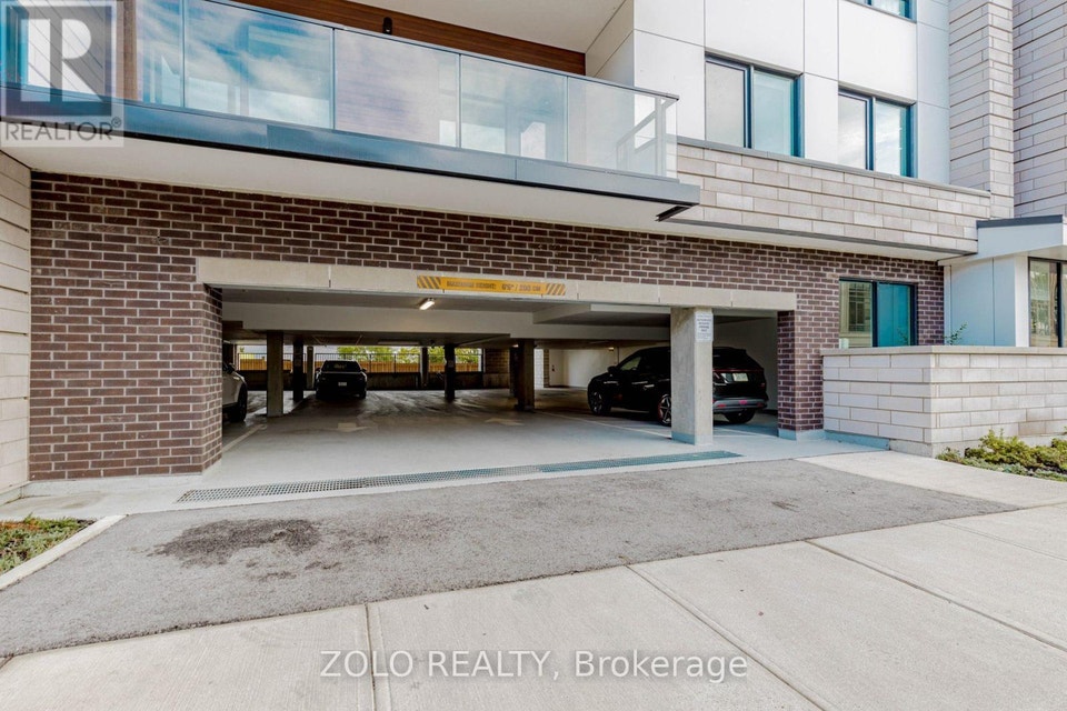 208 - 123 MAURICE DRIVE Oakville (CO Central), Ontario 3