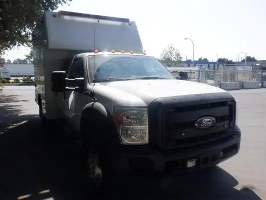 2012 Ford F-550 4x4 Crew Cab Service Truck with Shelving in Heavy Trucks in Edmonton - Image 5
