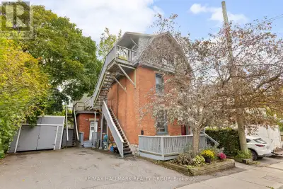 Welcome to 58-60 Louisa Street. A classic red brick triplex in the heart of the city. Just steps fro...