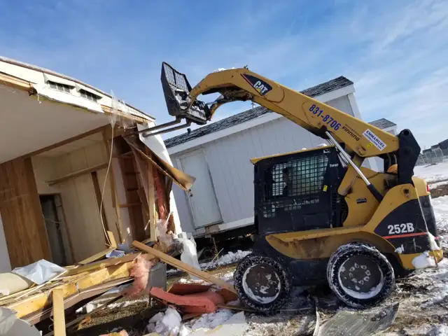 Demolition External & Internal Garage, Small Houses in Cleaners & Cleaning in Calgary - Image 9