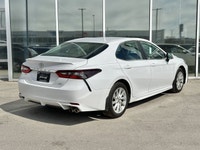 * Heated front seats featuring Sport SofTex upholstery with fabric inserts * Dual-zone automatic cli... (image 2)