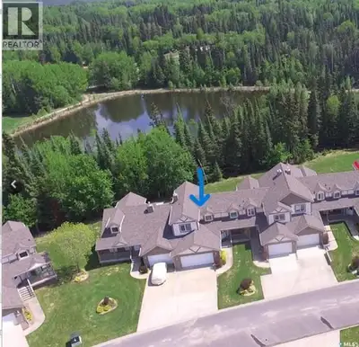 Discover resort-style living in Elk Ridge, with year-round amenities at your doorstep. This move-in...