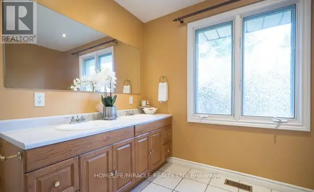385 MOUNT PLEASANT ROAD Brantford, Ontario in Houses for Sale in Brantford - Image 8