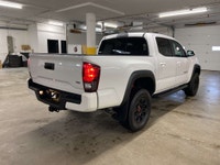2018 Toyota Tacoma TRD Off-Road Double Cab 4x4 3.5L V6 & TRD Performance Unmatched legendary reliabi... (image 4)