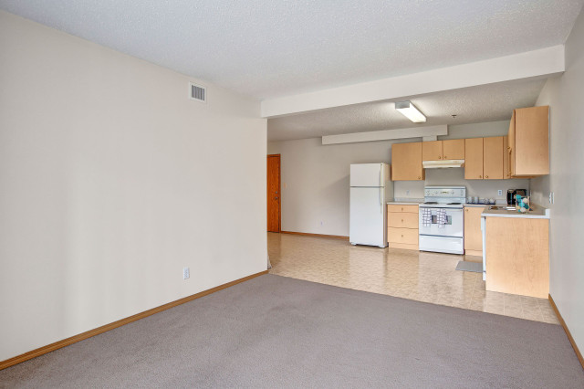 2 Bed x 1 Bath " 45 Plus " Suite  210 Quail Ridge Rd Rent $1610 in Long Term Rentals in Winnipeg - Image 2