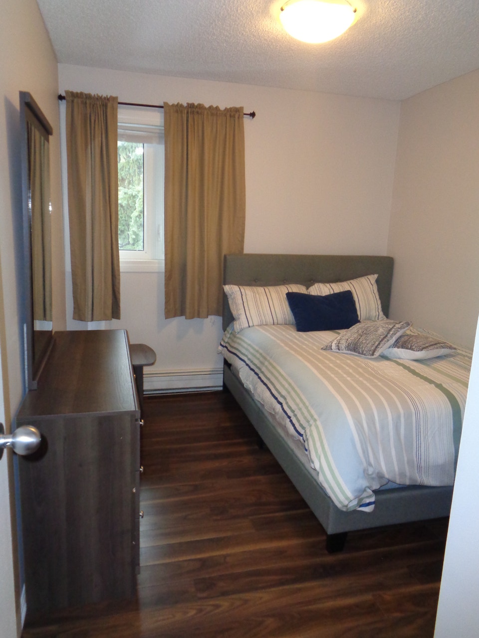 Fully furnished 2 bedroom condo in desirable Wildwood location 4