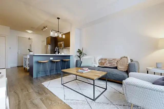 Mount Pleasant East Condo with Den + Balcony! in Condos for Sale in City of Toronto - Image 2