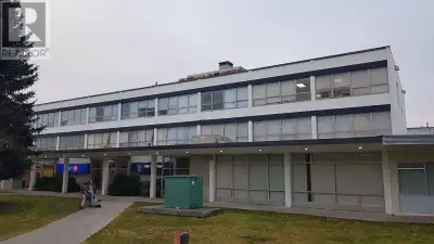 Prime Office/Retail building located in the downtown core of Kitimat in one of the busiest shopping...