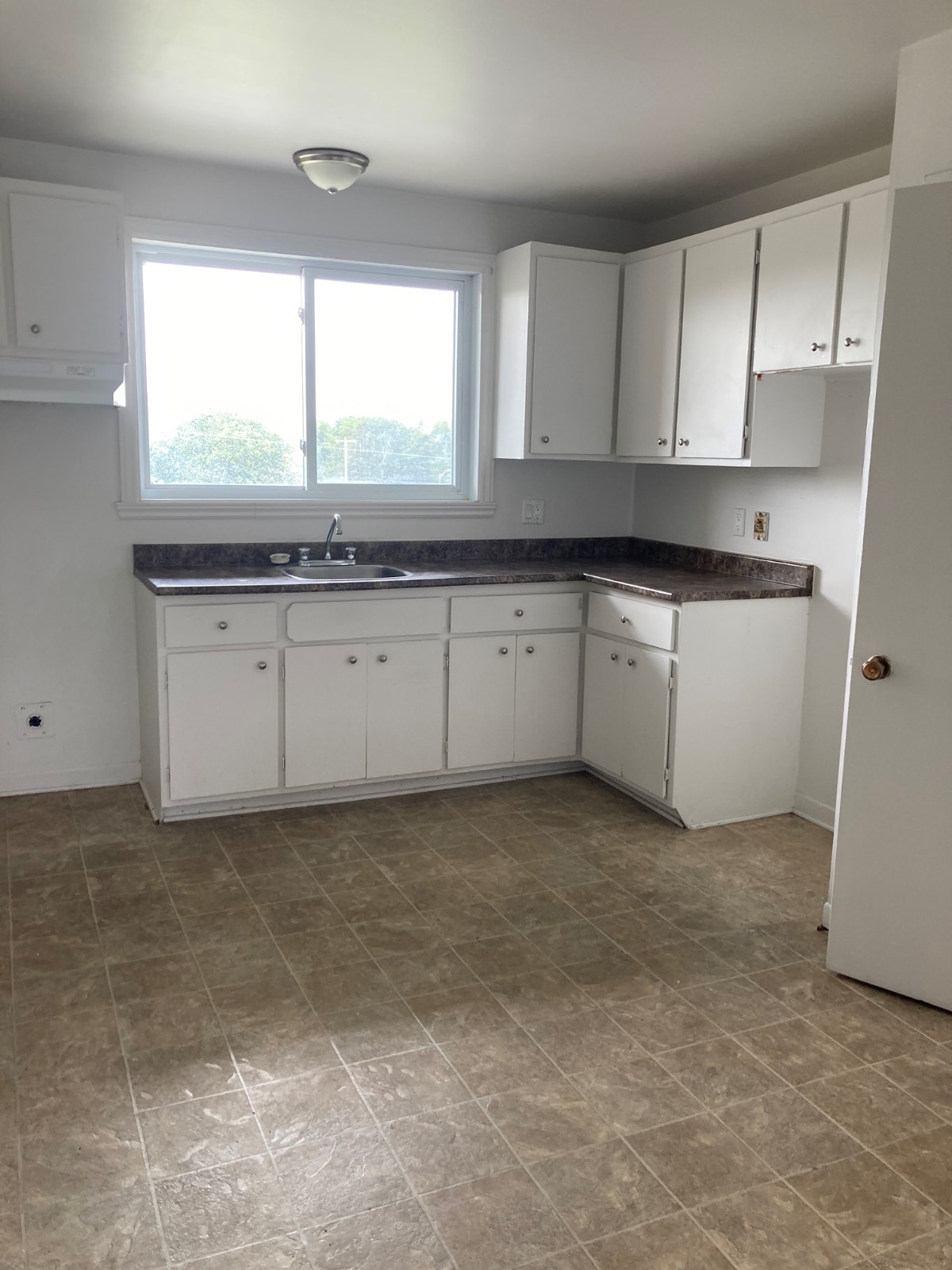 TOUT INCLUS! 4 1/2 à Ste-Foy *Ave Bourgogne* Libre Maintenant — photo 2