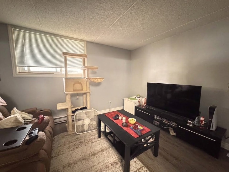 2 Bedroom Lower Unit in Forest Hill, Kitchener! (Unit 401) 3