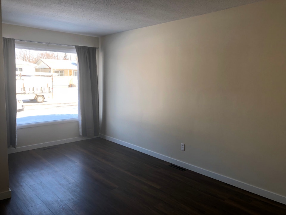 Small Pet Friendly, 2 Bedroom Duplex 5