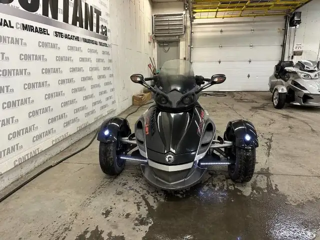 2012 Can-Am Spyder RS-S (SE5) in Sport Touring in West Island - Image 5