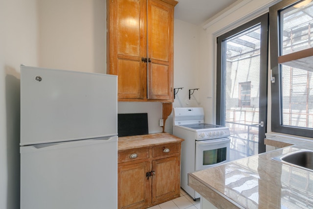 2050 Claremont Ave — photo 1