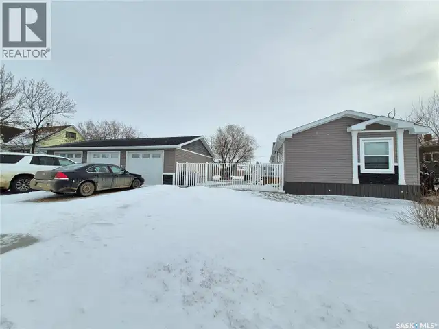 151 2nd AVENUE Bengough, Saskatchewan in Houses for Sale in Moose Jaw - Image 40