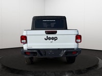 Cloth Low-Back Bucket Seats, Remote Start System, Heated Front Seats, Heated Steering Wheel, Uconnec... (image 4)